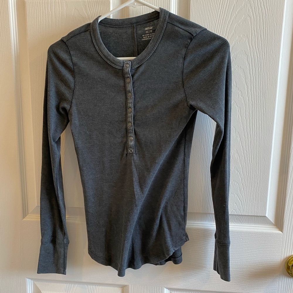 American Eagle Aerie snap Henley. Size XS. NWOT.